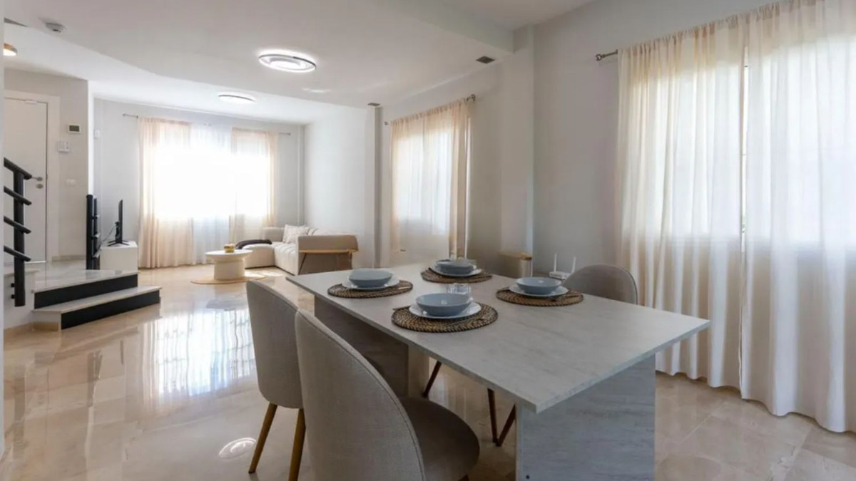 3 Bedroom Villa for Sale in Marbella — view 10