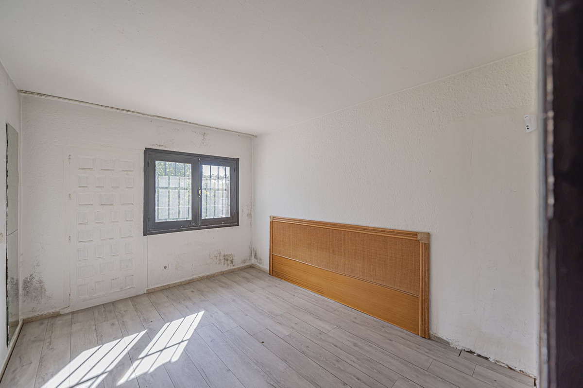 Plot for Sale in Costalita — 5