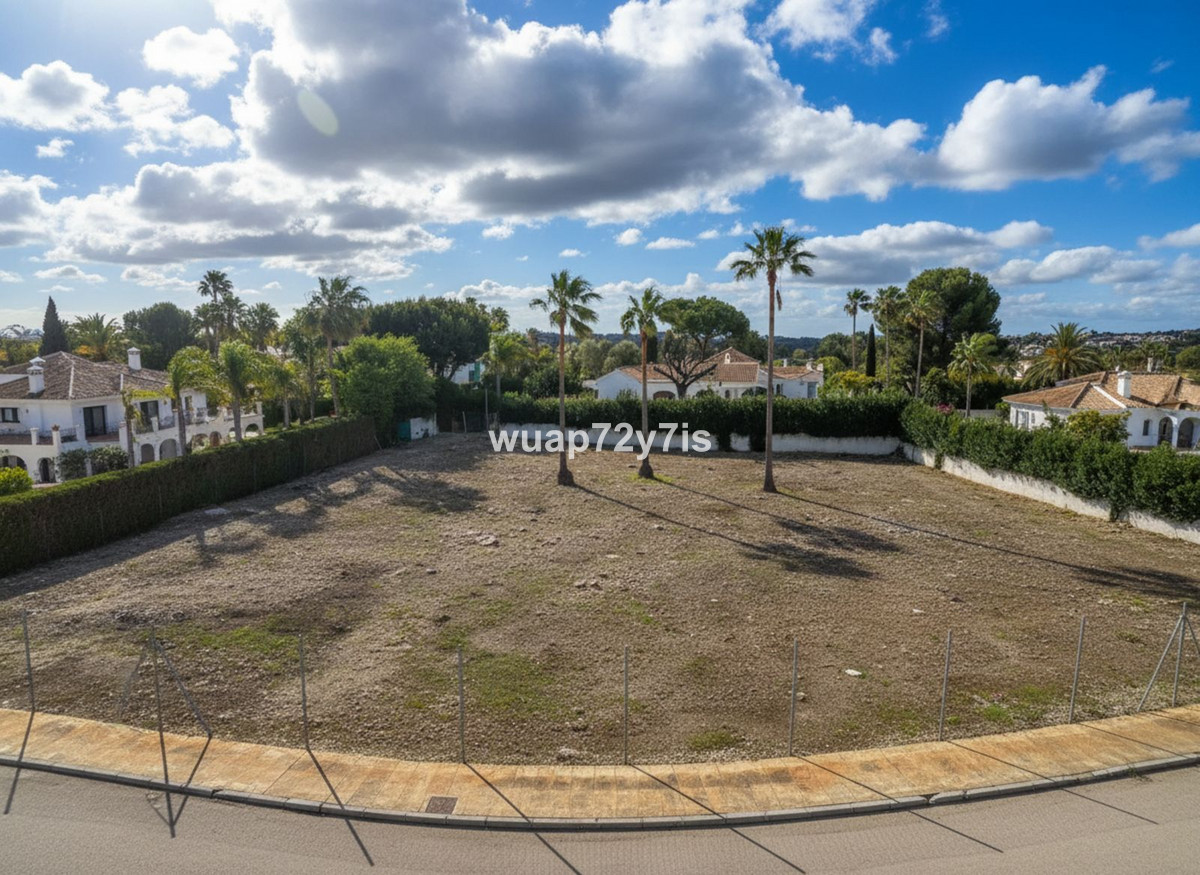 Plot for Sale in Guadalmina Baja