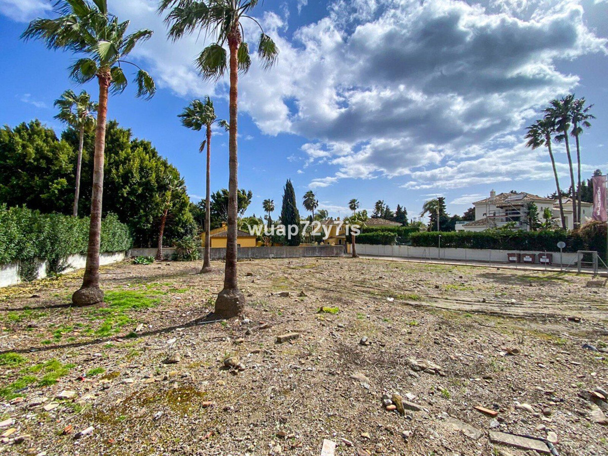 Plot for Sale in Guadalmina Baja — 2