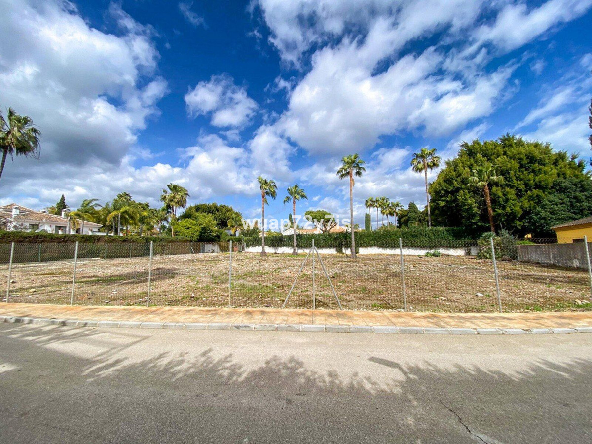 Plot for Sale in Guadalmina Baja — 3