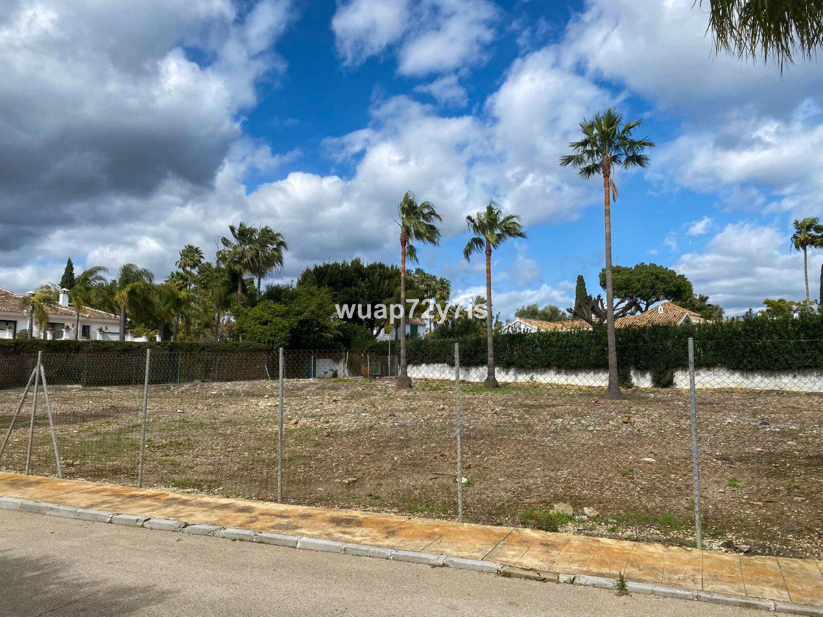 Plot for Sale in Guadalmina Baja — 4