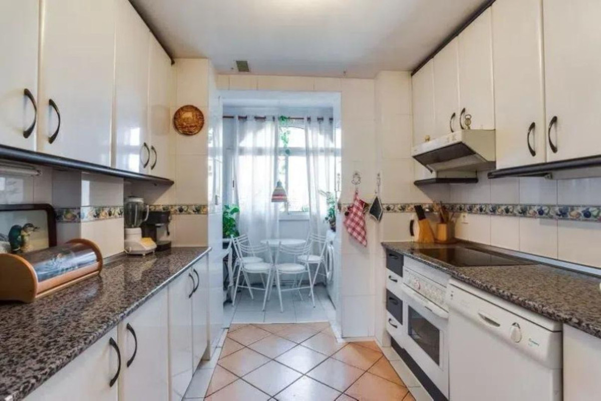 4 Bedroom Apartment for Sale in Marbella — 4