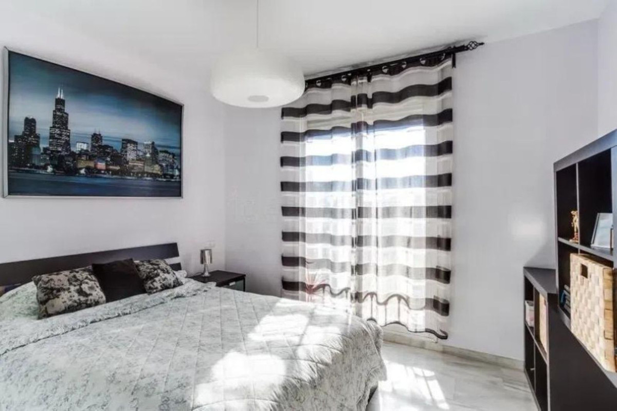 4 Bedroom Apartment for Sale in Marbella — view 10