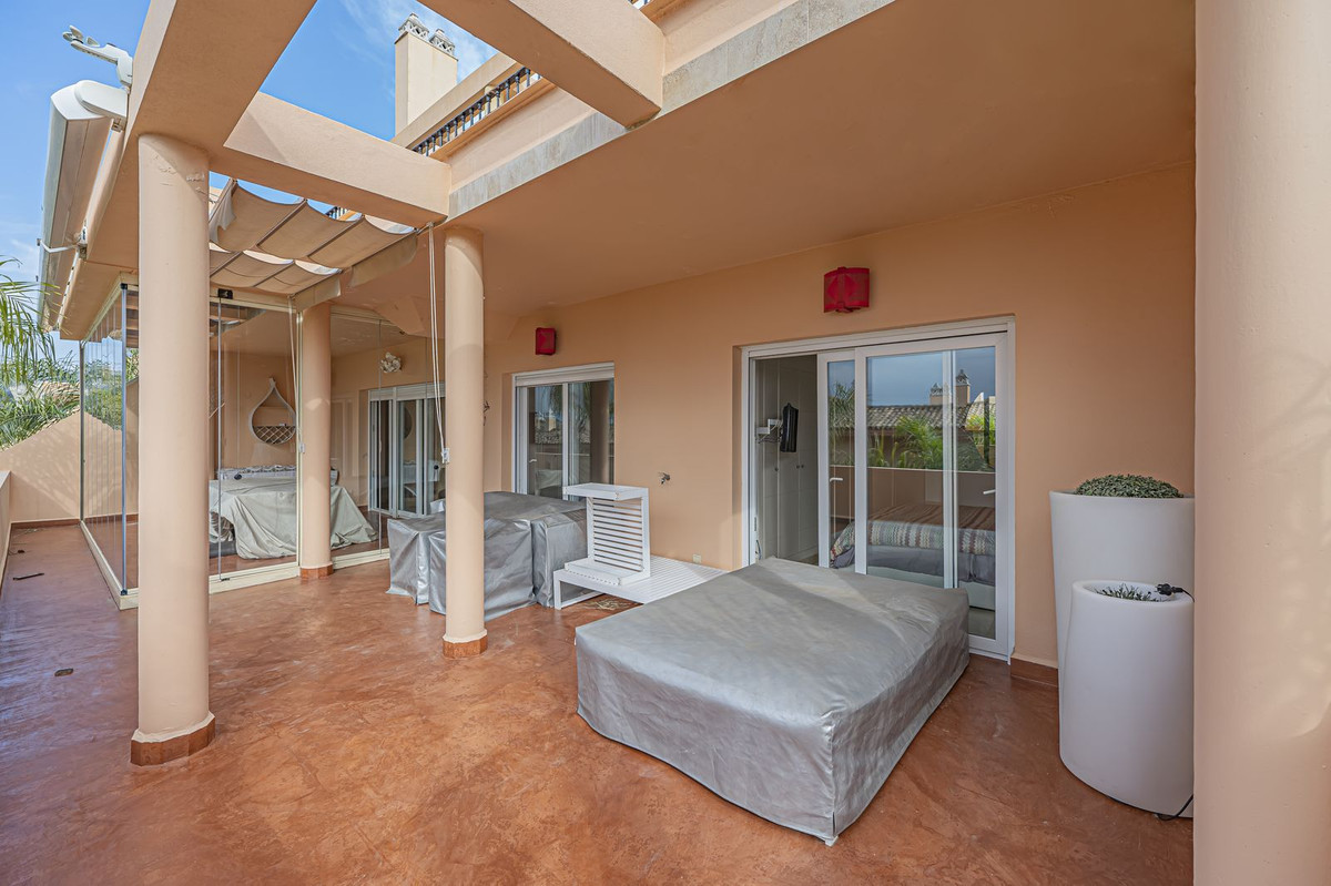 3 Bedroom Apartment for Sale in Nueva Andalucía — 2