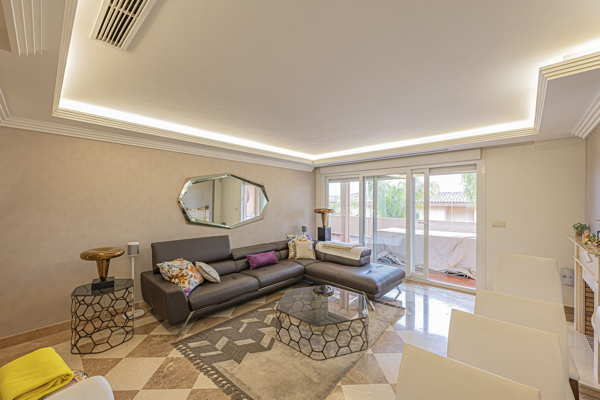 3 Bedroom Apartment for Sale in Nueva Andalucía — 4