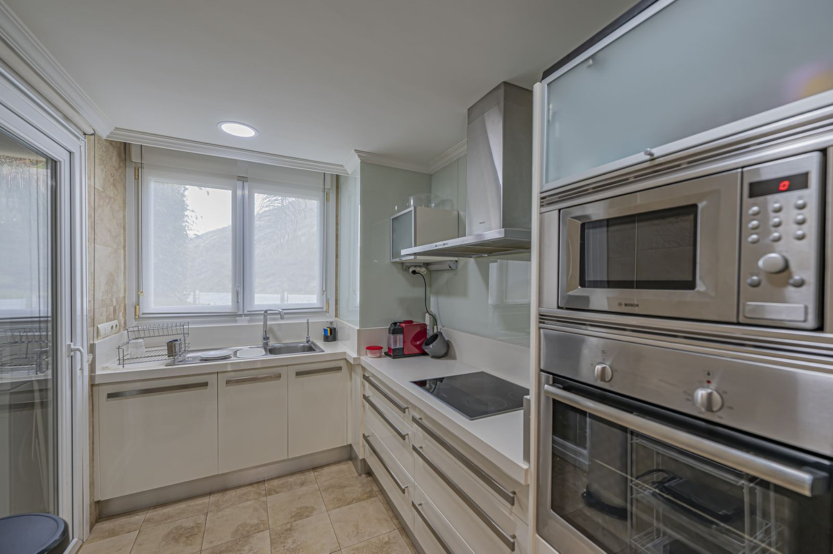 3 Bedroom Apartment for Sale in Nueva Andalucía — 7