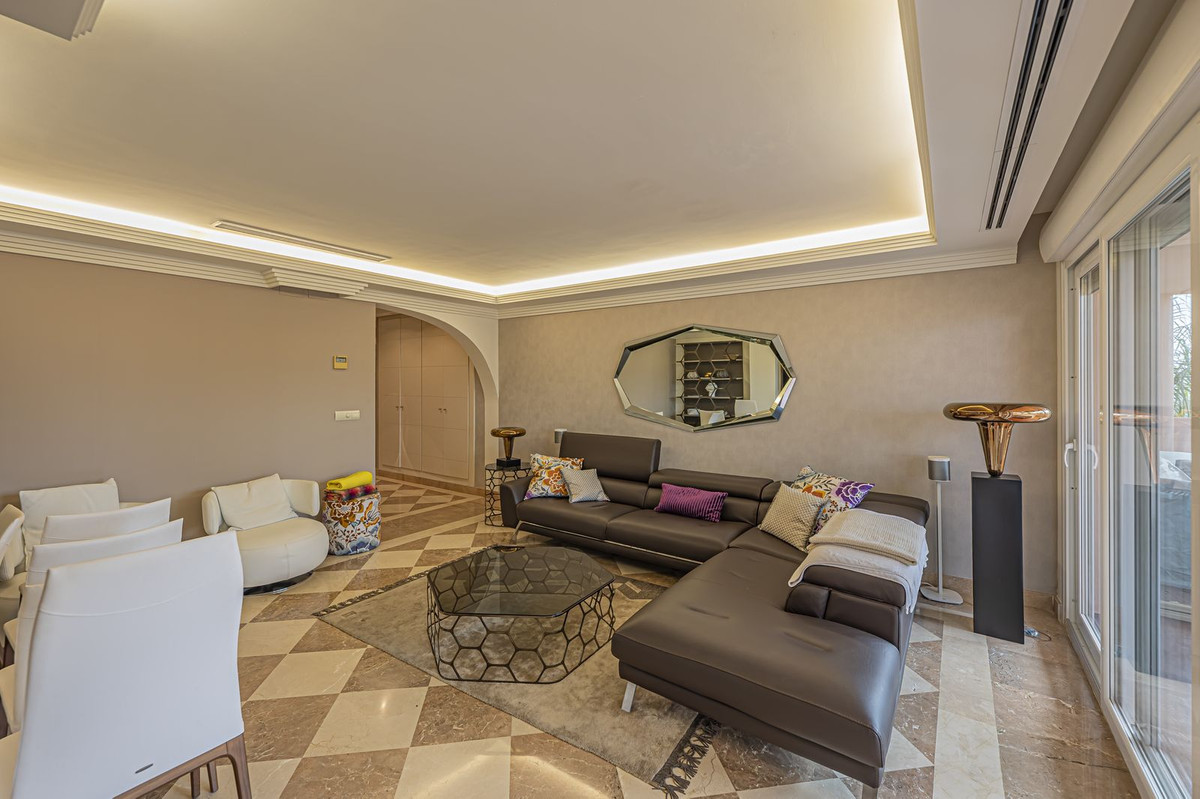 3 Bedroom Apartment for Sale in Nueva Andalucía — 8
