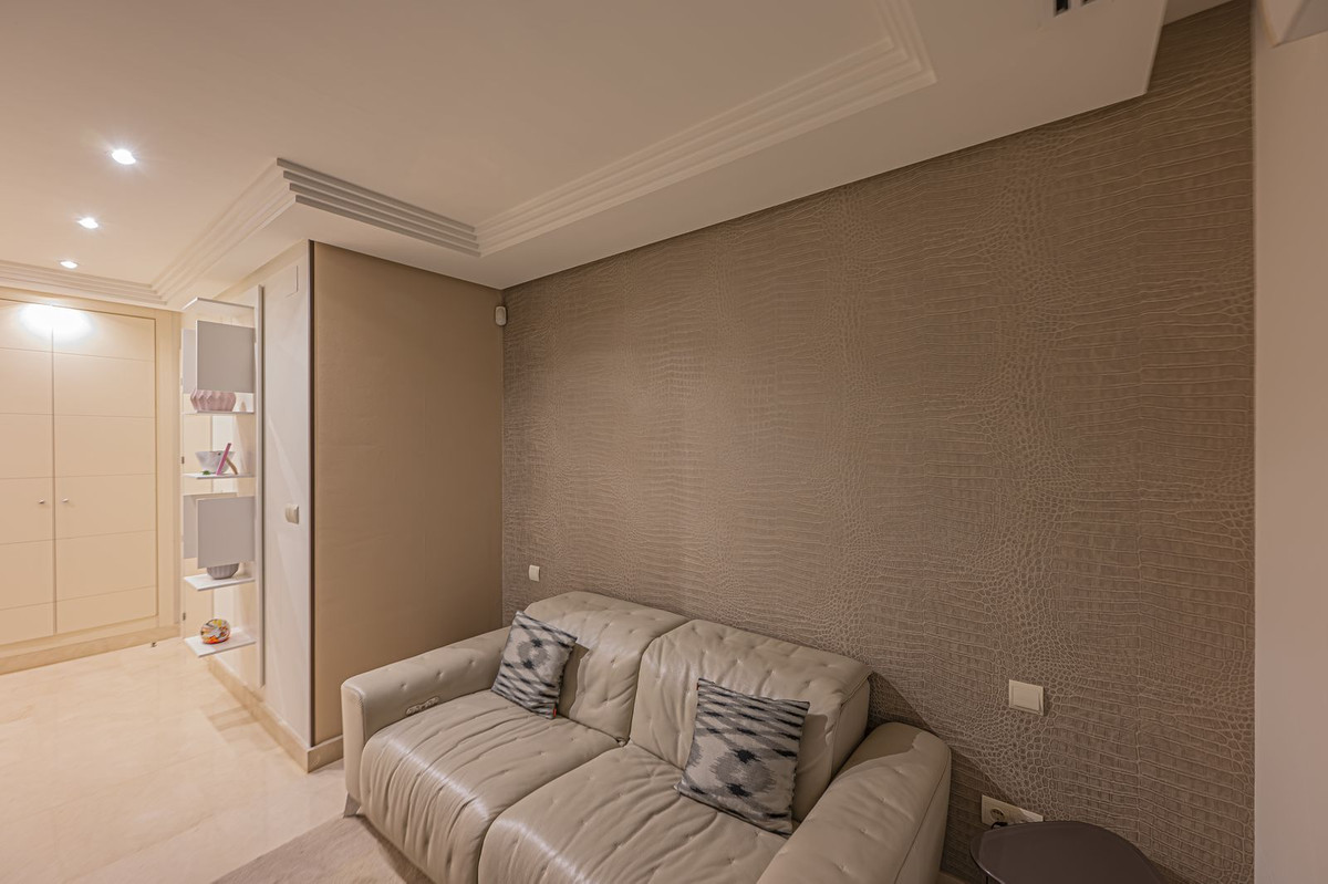 3 Bedroom Apartment for Sale in Nueva Andalucía — view 10
