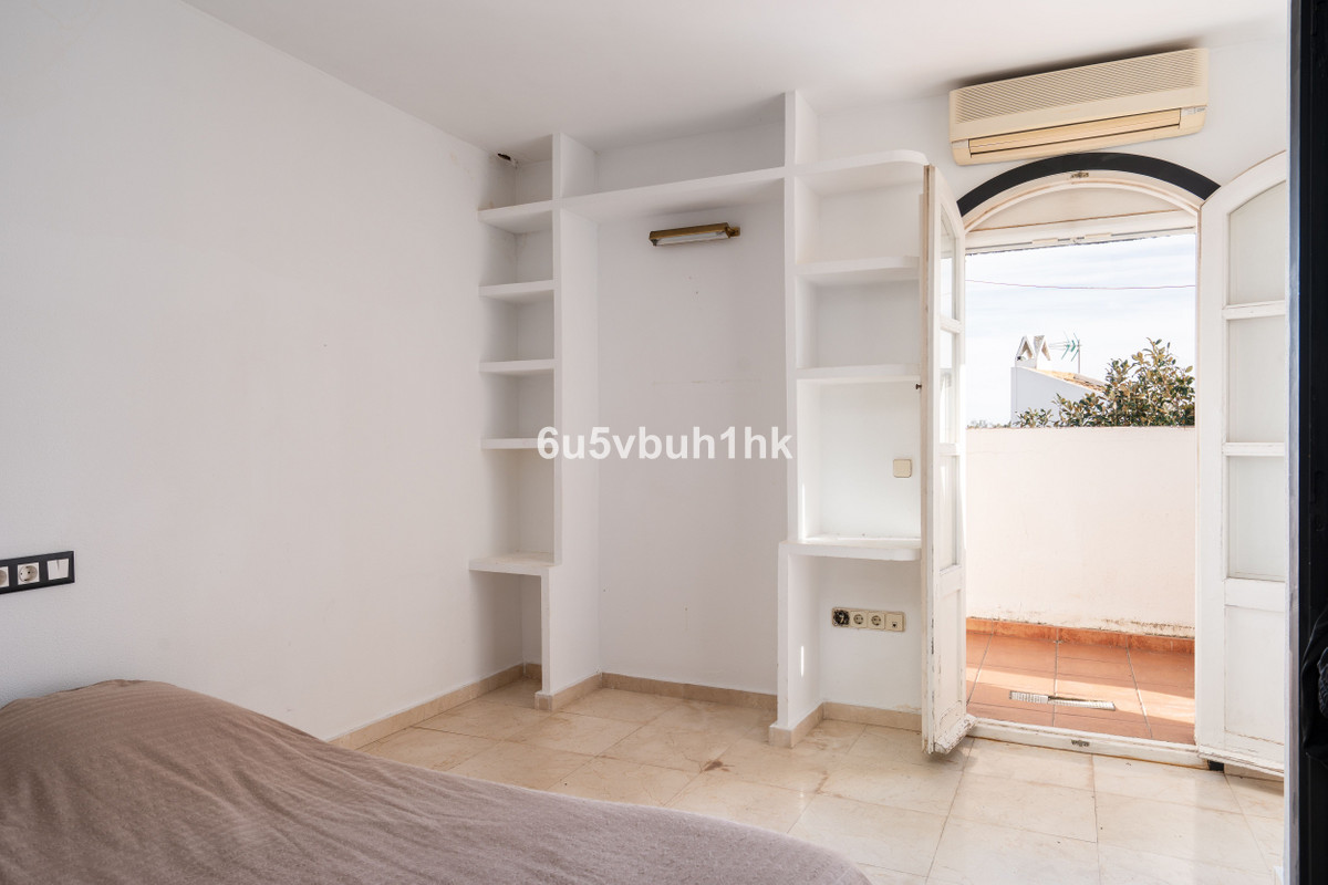 4 Bedroom Villa for Sale in Nueva Andalucía — view 15