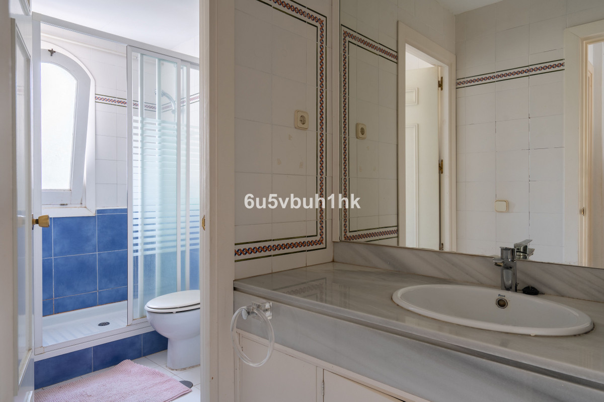 4 Bedroom Villa for Sale in Nueva Andalucía — view 19