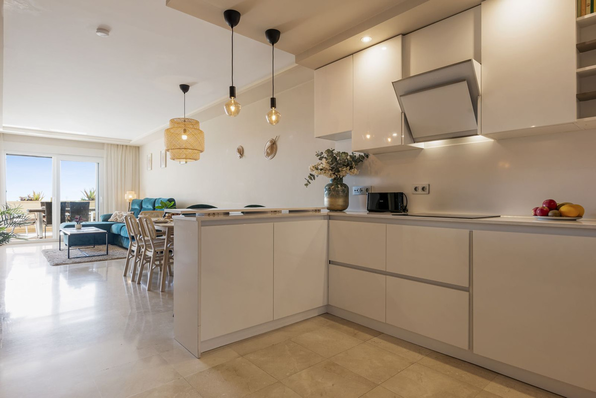 2 Bedroom Apartment for Sale in Estepona — view 10