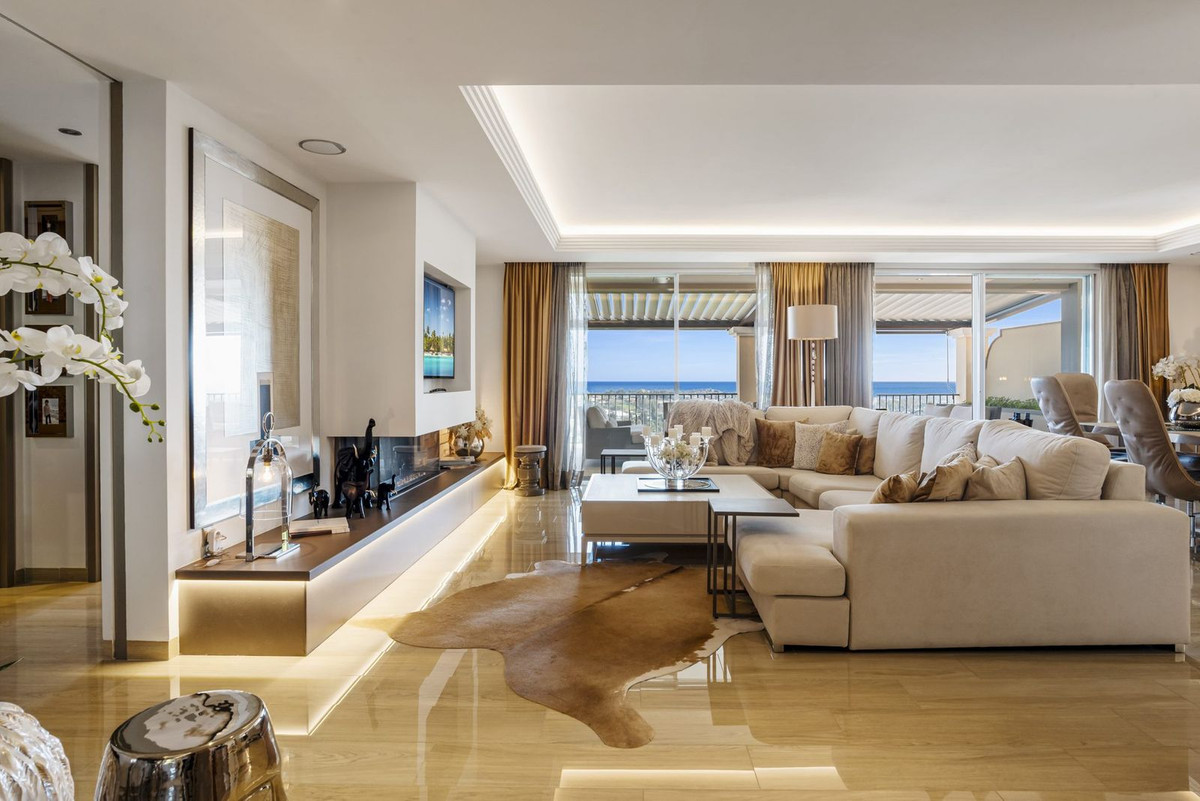 4 Bedroom Apartment for Sale in Benahavís — 3