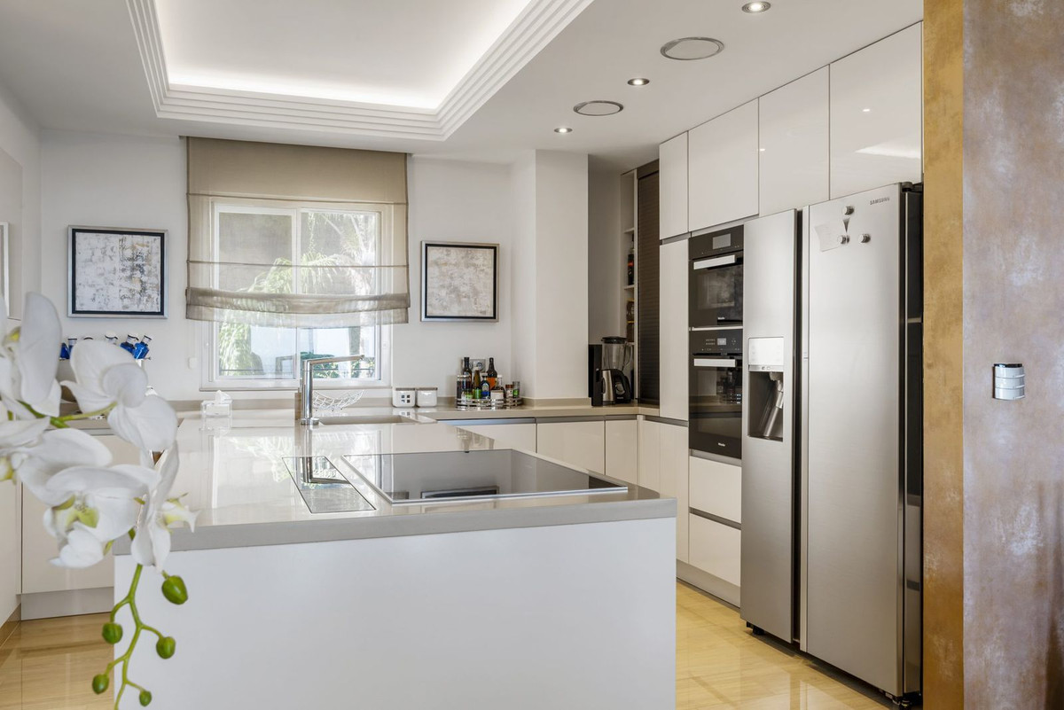 4 Bedroom Apartment for Sale in Benahavís — 5