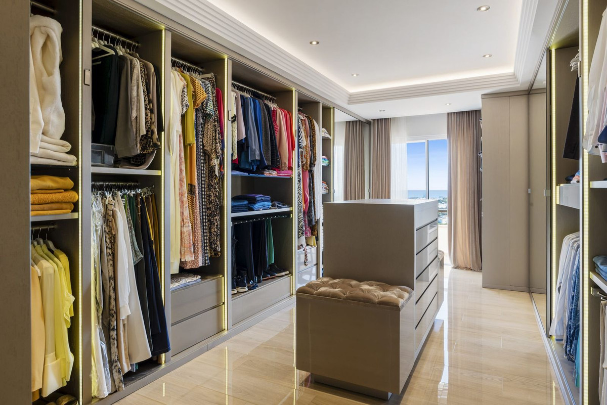 4 Bedroom Apartment for Sale in Benahavís — 9