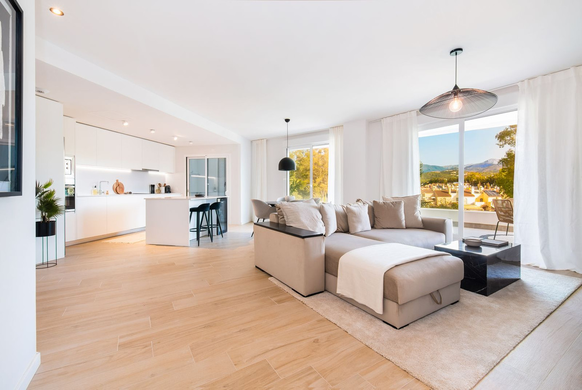 2 Bedroom Apartment for Sale in Nueva Andalucía — view 2