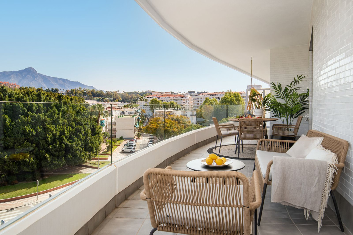 2 Bedroom Apartment for Sale in Nueva Andalucía — view 3
