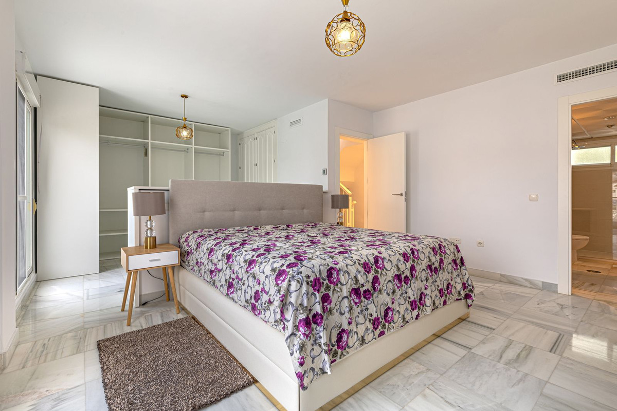 3 Bedroom Villa for Sale in Nueva Andalucía — view 12