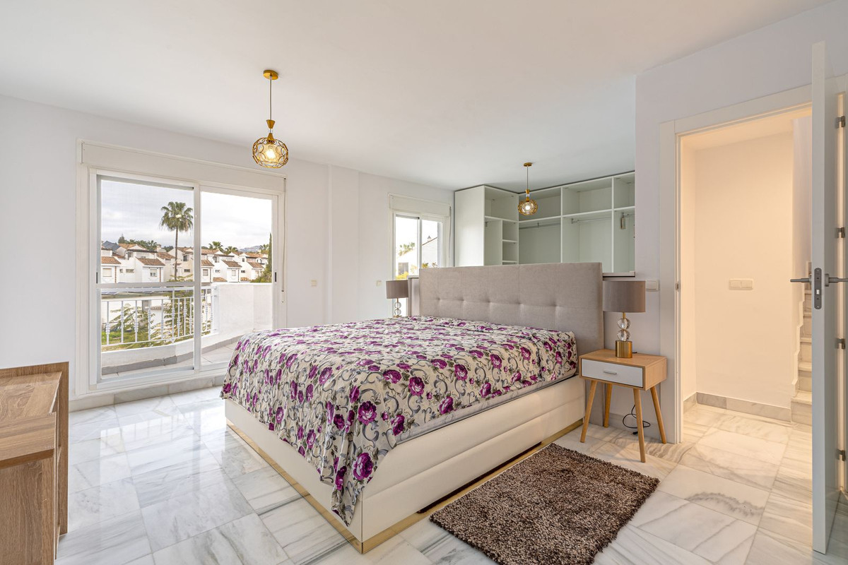 3 Bedroom Villa for Sale in Nueva Andalucía — view 14