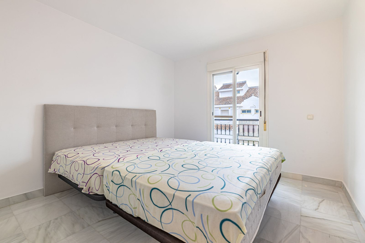 3 Bedroom Villa for Sale in Nueva Andalucía — view 16