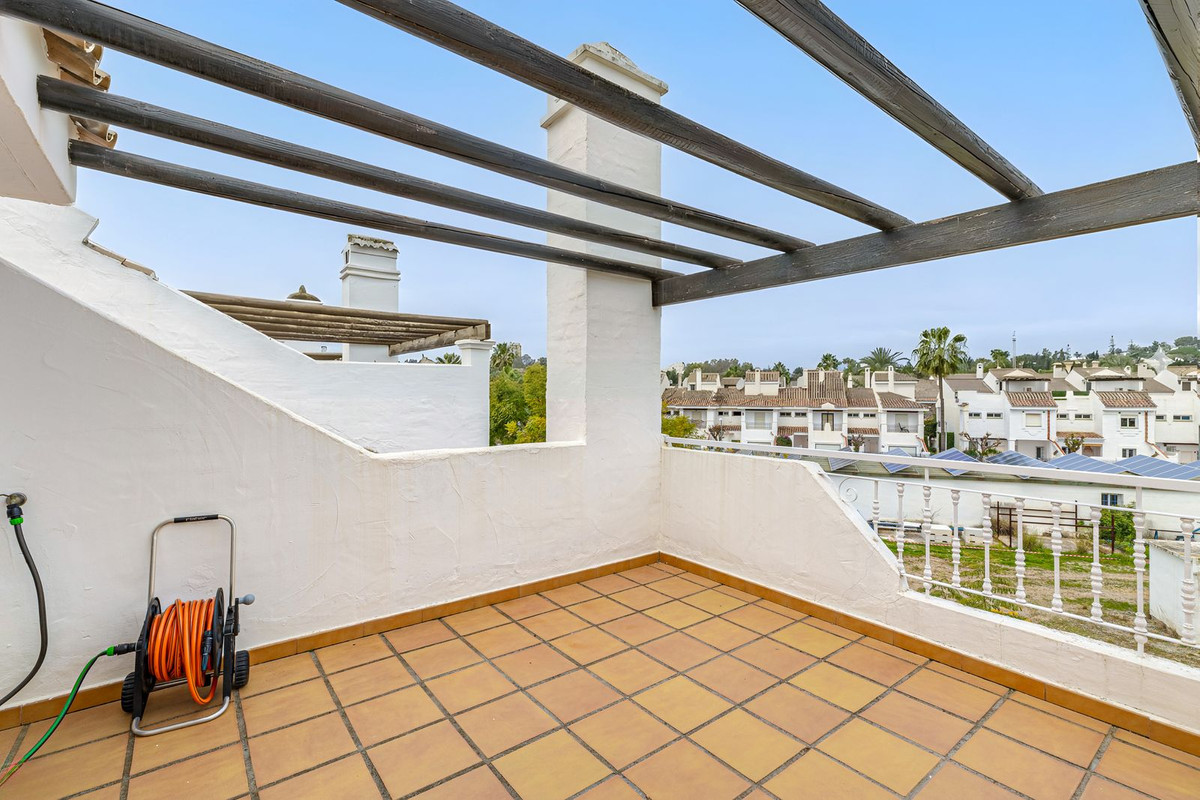 3 Bedroom Villa for Sale in Nueva Andalucía — view 17
