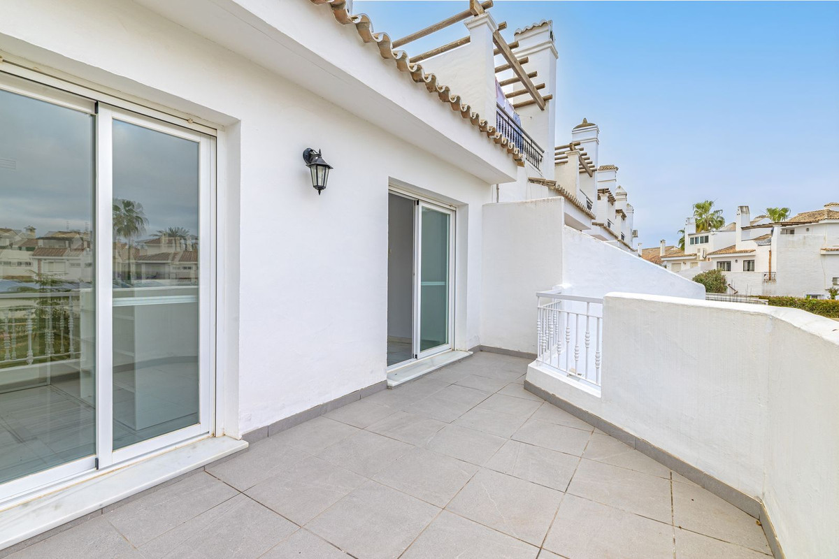 3 Bedroom Villa for Sale in Nueva Andalucía — view 18
