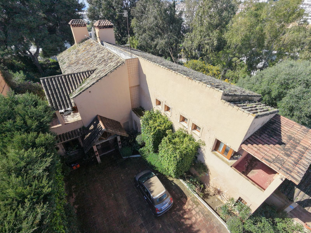 6 Bedroom Villa for Sale in Atalaya