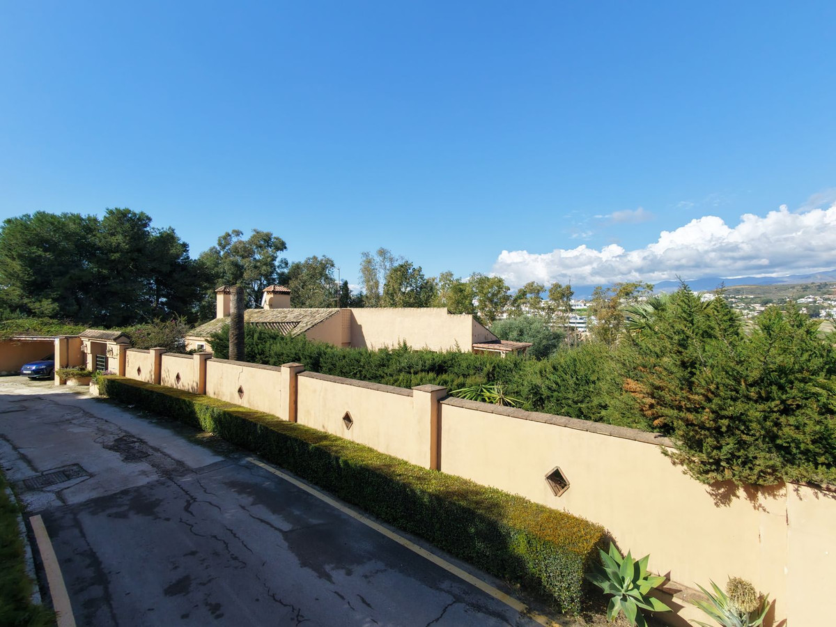 6 Bedroom Villa for Sale in Atalaya — 5
