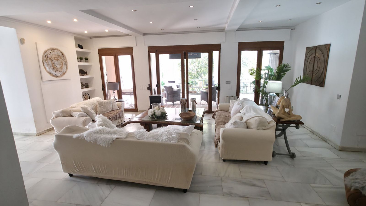 6 Bedroom Villa for Sale in Atalaya — 8