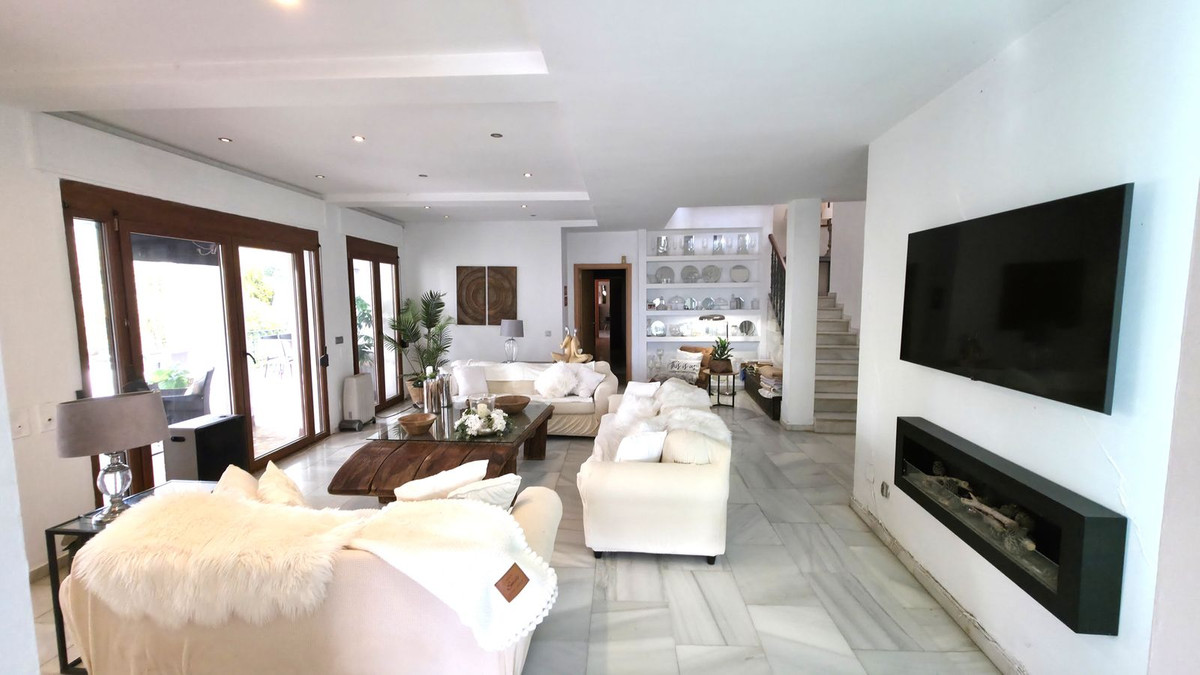 6 Bedroom Villa for Sale in Atalaya — view 10