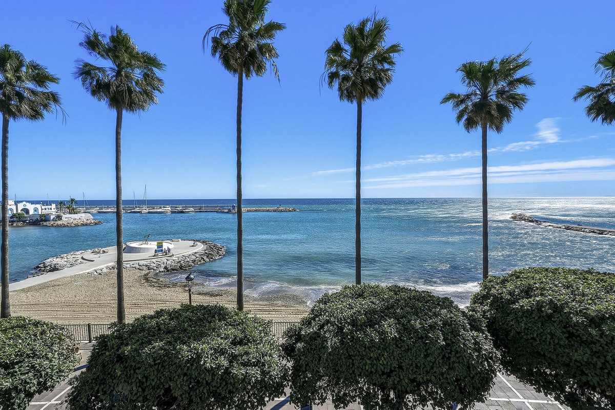 5 Bedroom Apartment for Sale in Marbella