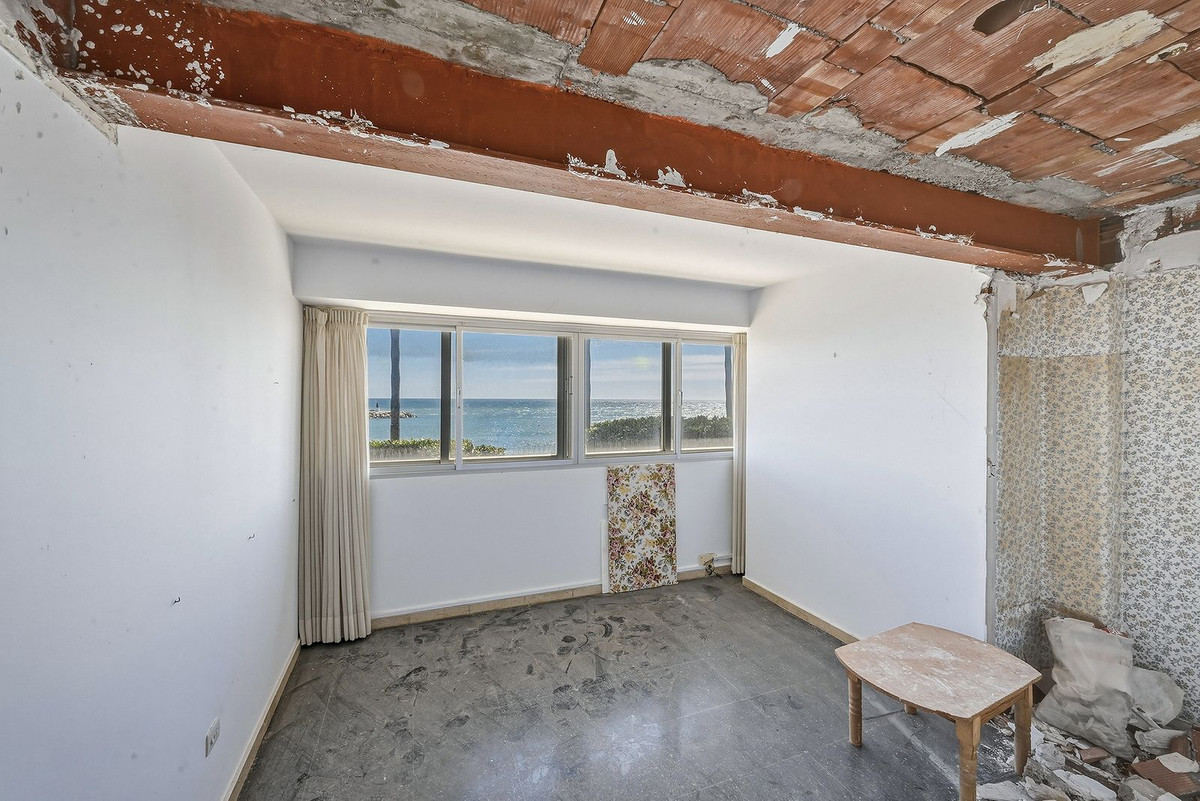 5 Bedroom Apartment for Sale in Marbella — view 12