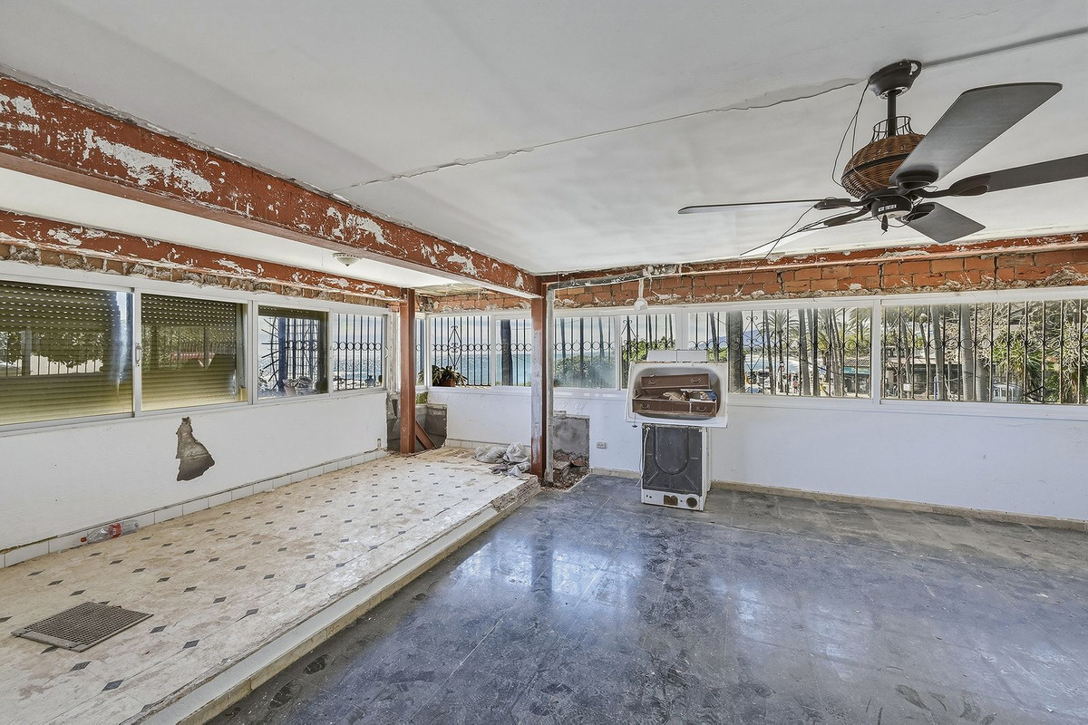 5 Bedroom Apartment for Sale in Marbella — view 18
