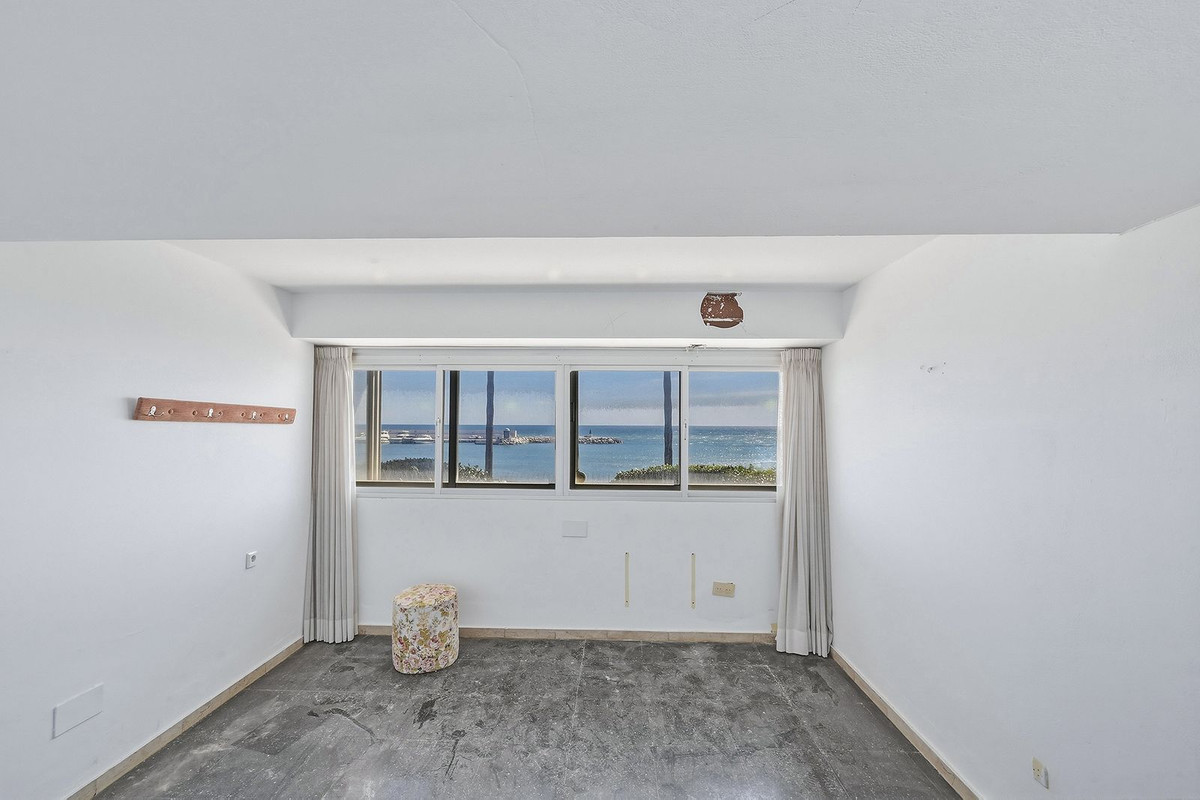 5 Bedroom Apartment for Sale in Marbella — view 10