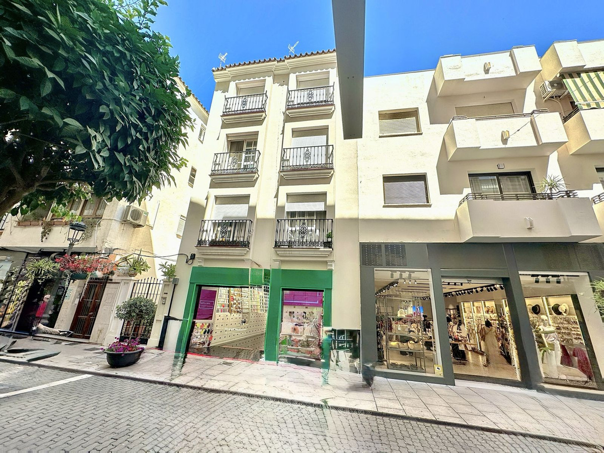 3 Bedroom Apartment for Sale in Estepona
