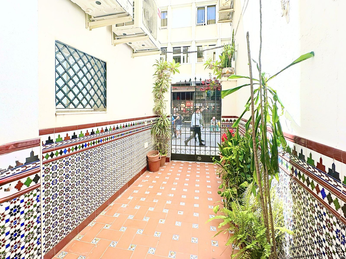 3 Bedroom Apartment for Sale in Estepona — 2