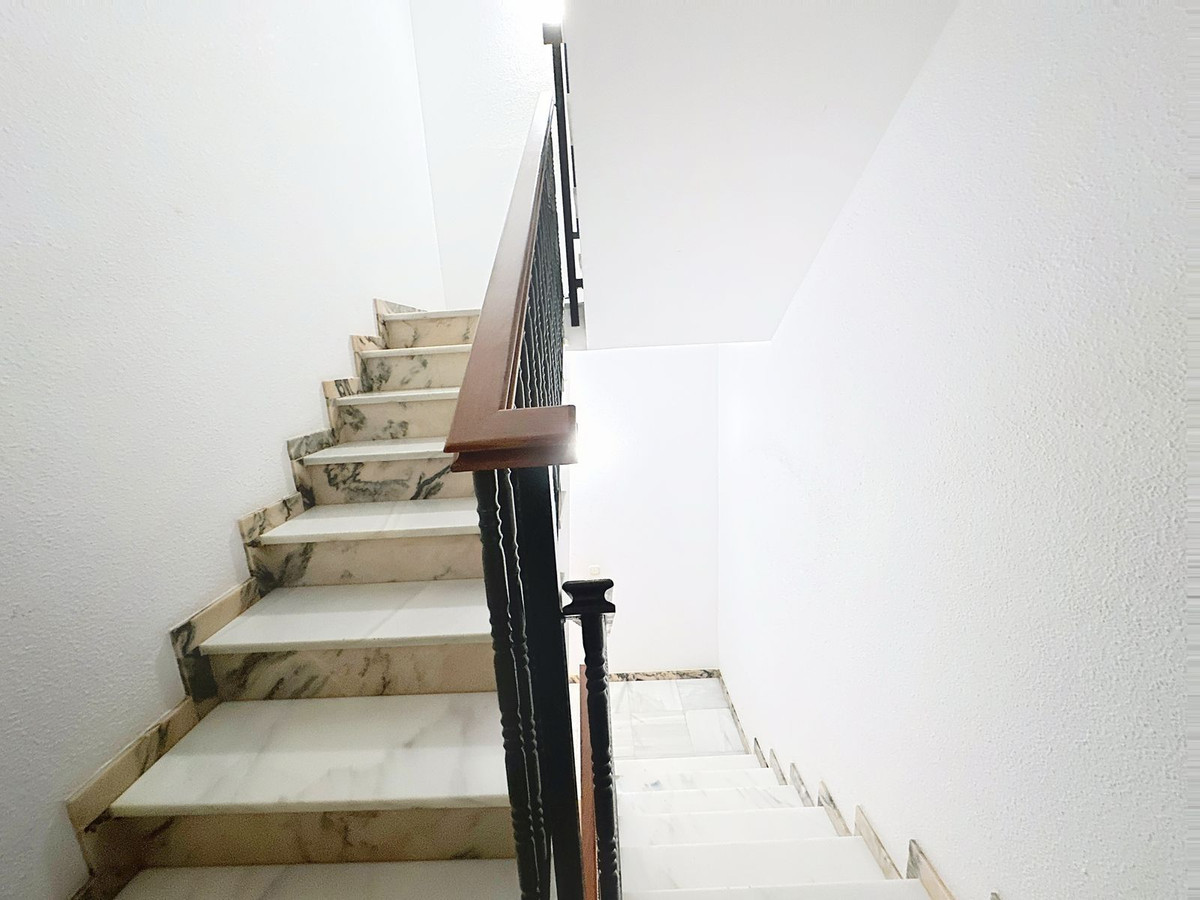 3 Bedroom Apartment for Sale in Estepona — 3