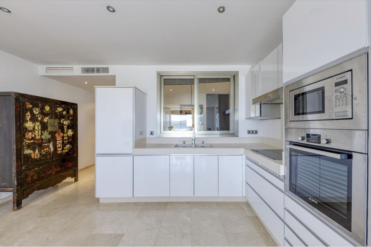 2 Bedroom Apartment for Sale in Puerto Banús — 4