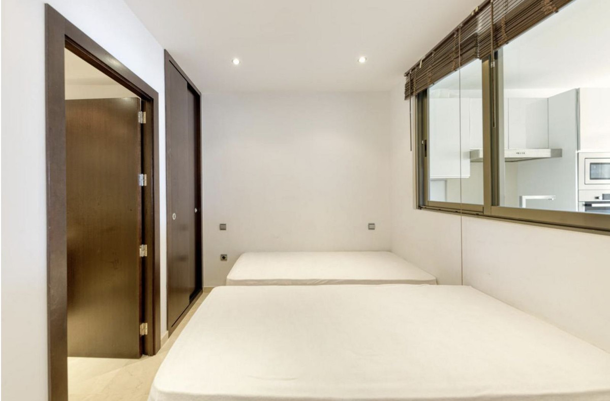 2 Bedroom Apartment for Sale in Puerto Banús — 6