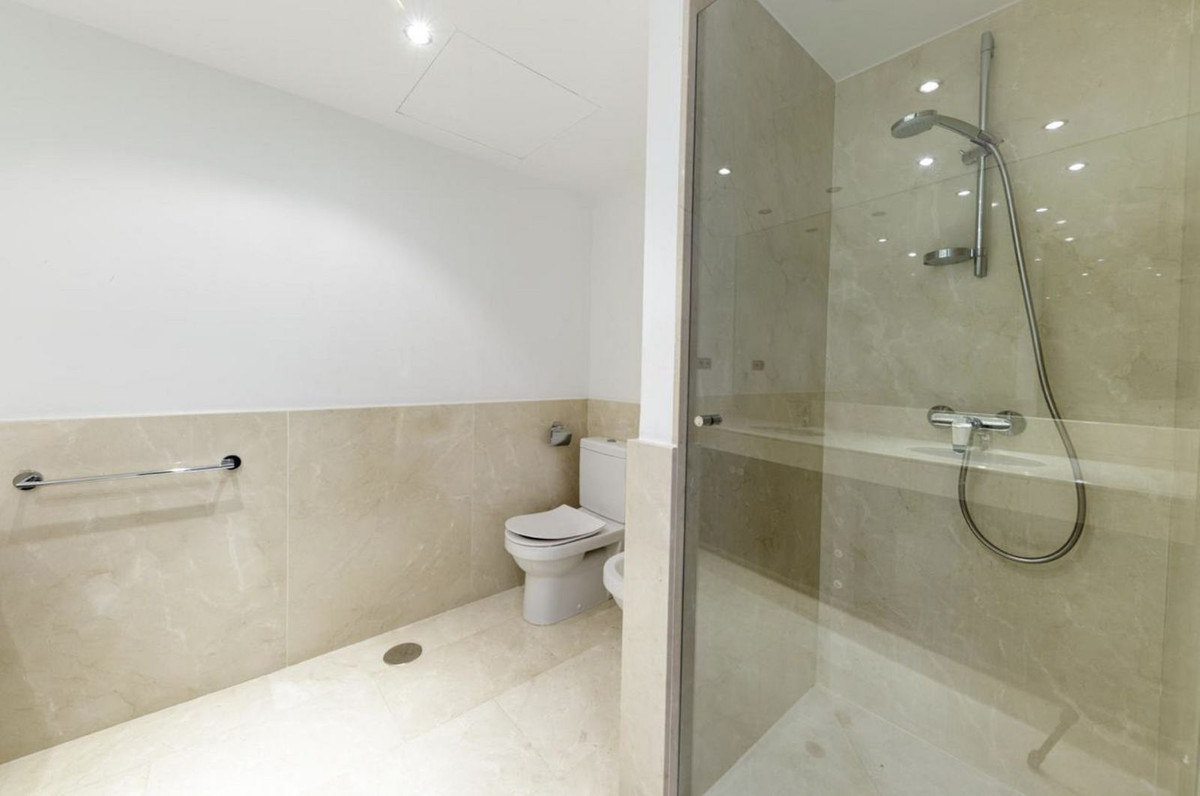 2 Bedroom Apartment for Sale in Puerto Banús — 9