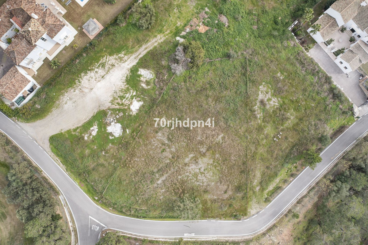 3 Bedroom Plot for Sale in Benahavís — 9