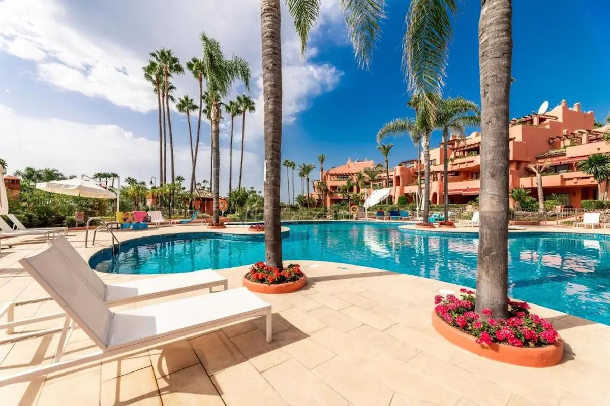 3 Bedroom Apartment for Sale in New Golden Mile