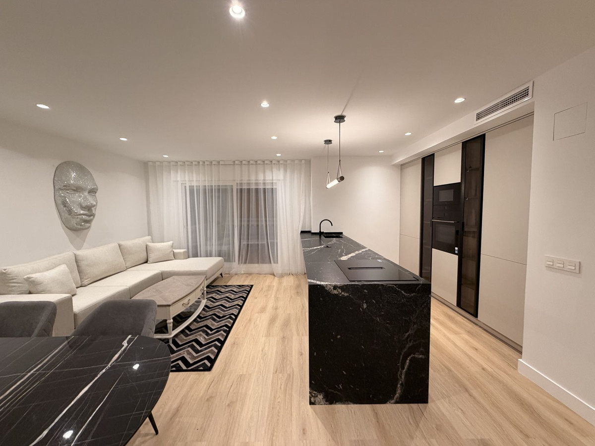 3 Bedroom Apartment for Sale in Nueva Andalucía — 2