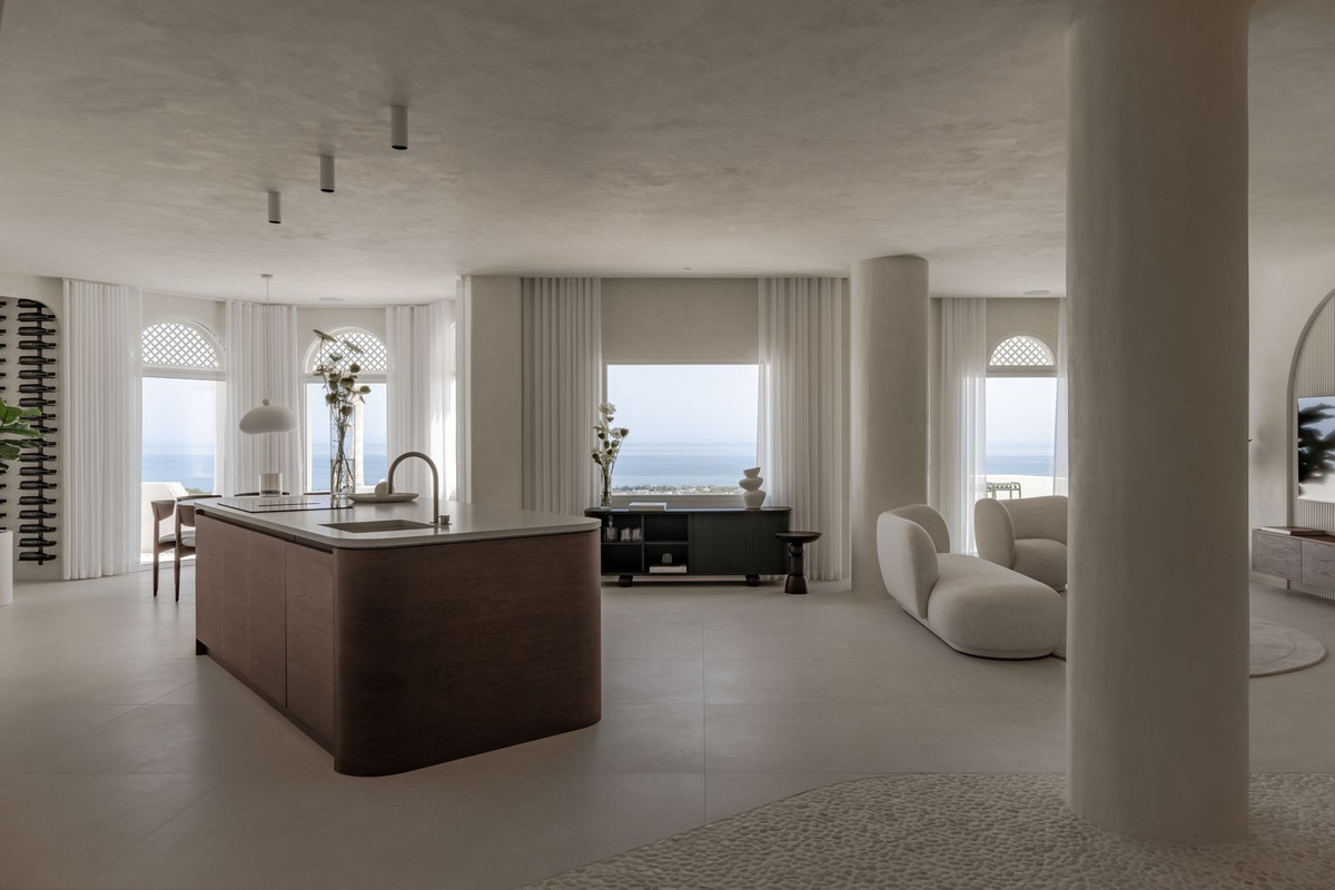 3 Bedroom Apartment for Sale in The Golden Mile — 3