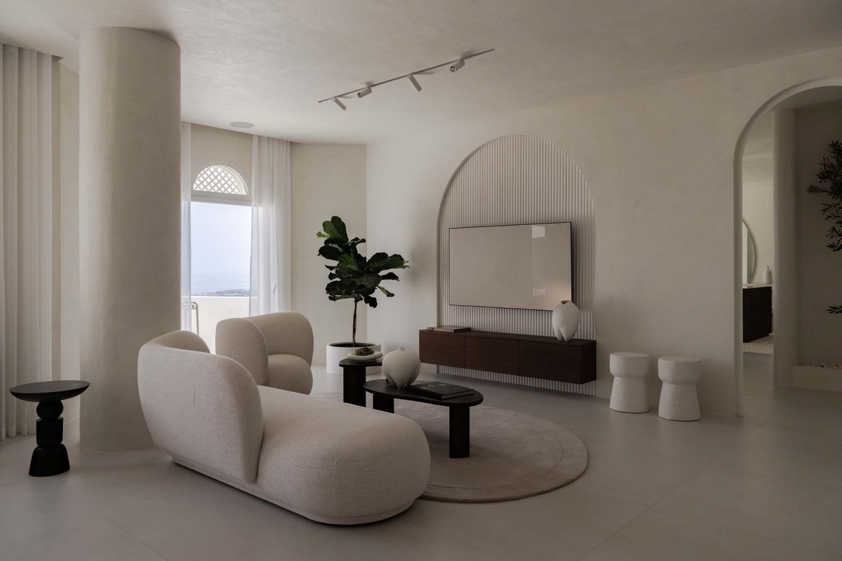 3 Bedroom Apartment for Sale in The Golden Mile — 4