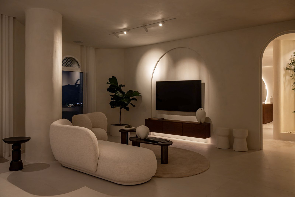 3 Bedroom Apartment for Sale in The Golden Mile — 5