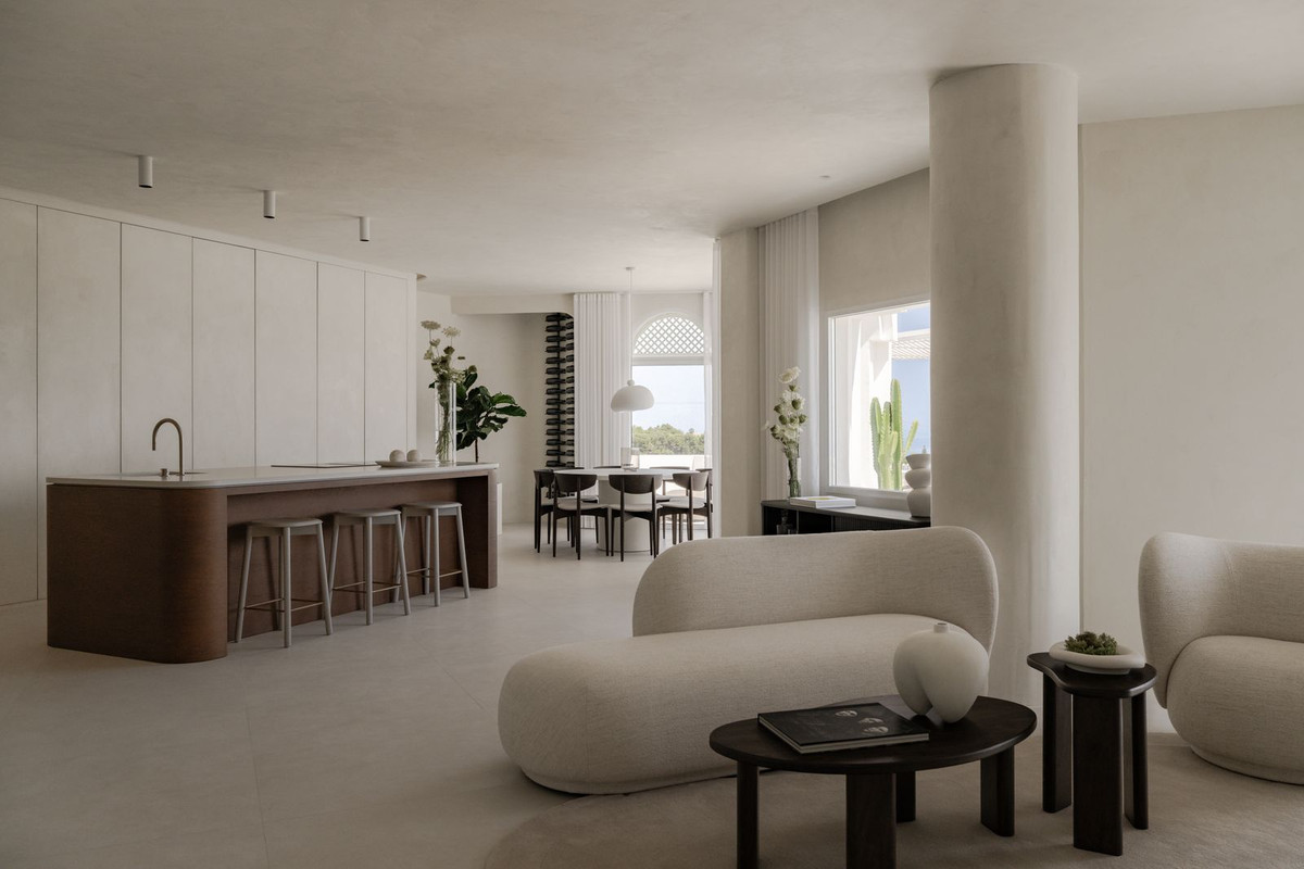3 Bedroom Apartment for Sale in The Golden Mile — 6