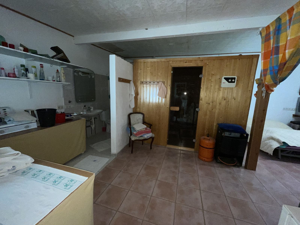 3 Bedroom Villa for Sale in Estepona — view 10