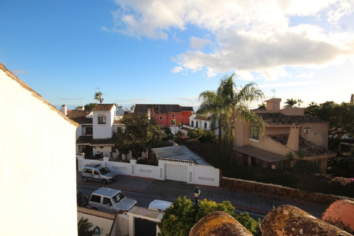 5 Bedroom Villa for Sale in Marbella — 3