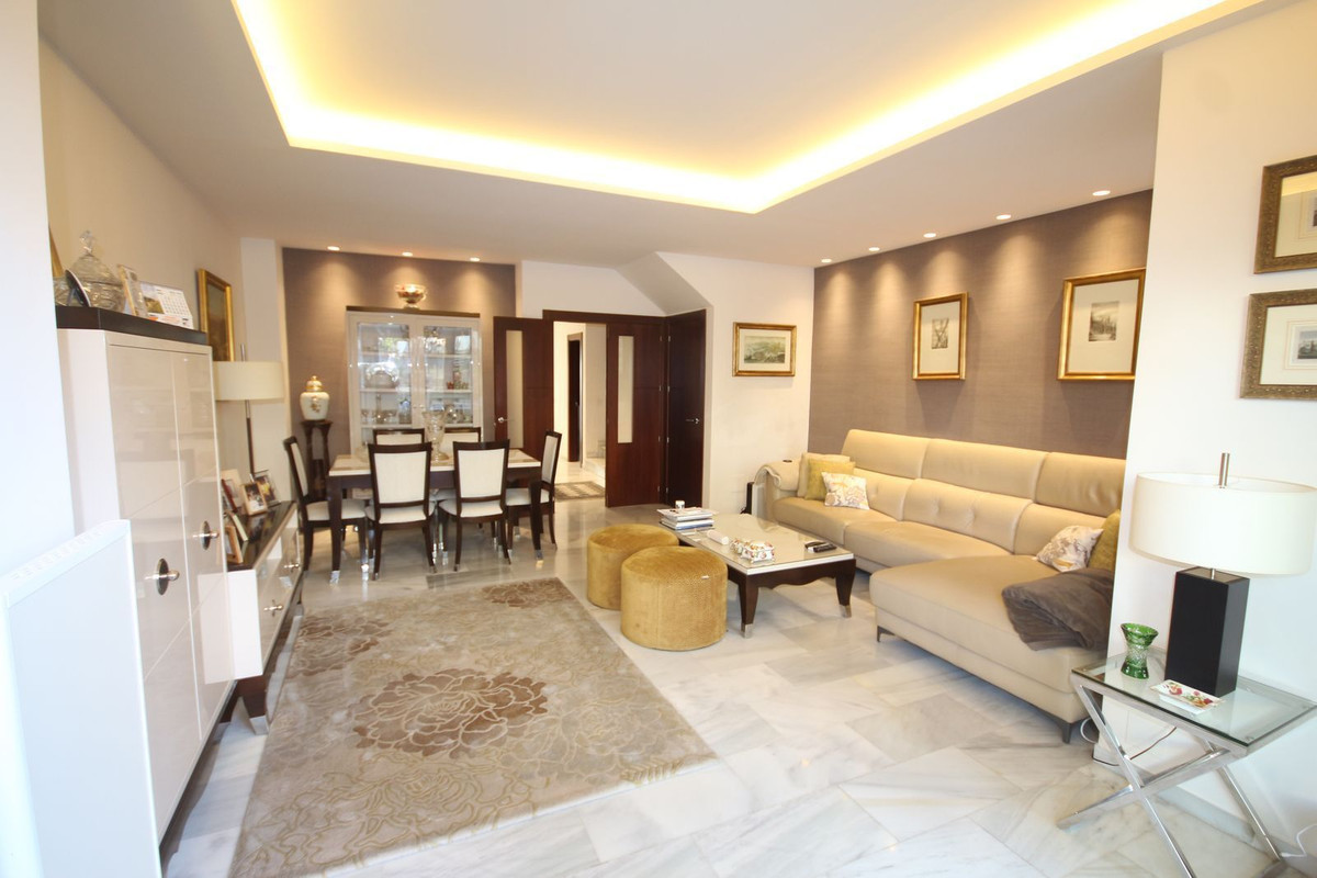 5 Bedroom Villa for Sale in Marbella — 5